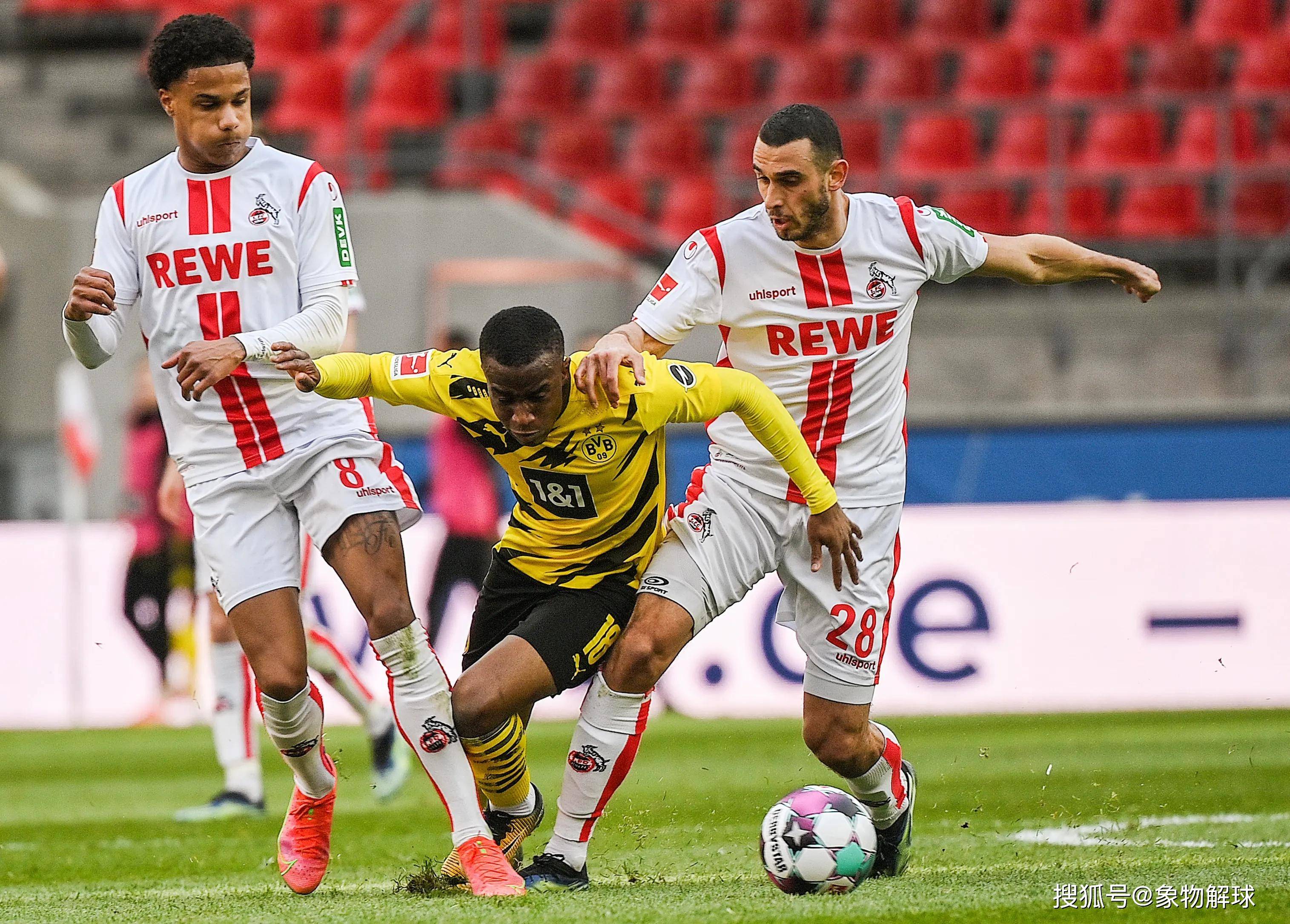 瑞士完胜莱比锡红牛，梅西点燃赛场