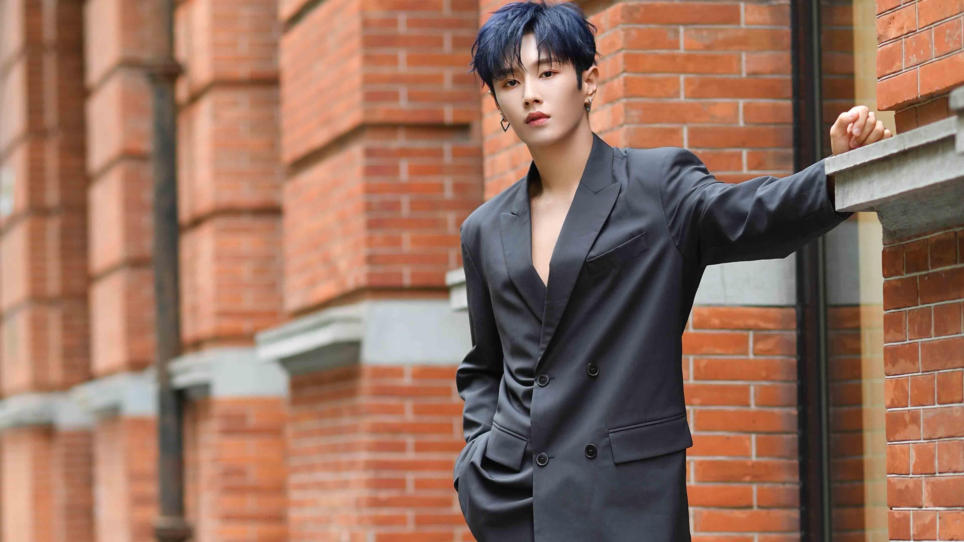 交易夜他是一枚冰冷筹码,而今在火箭禁区重建王权,字母哥反向证明之战